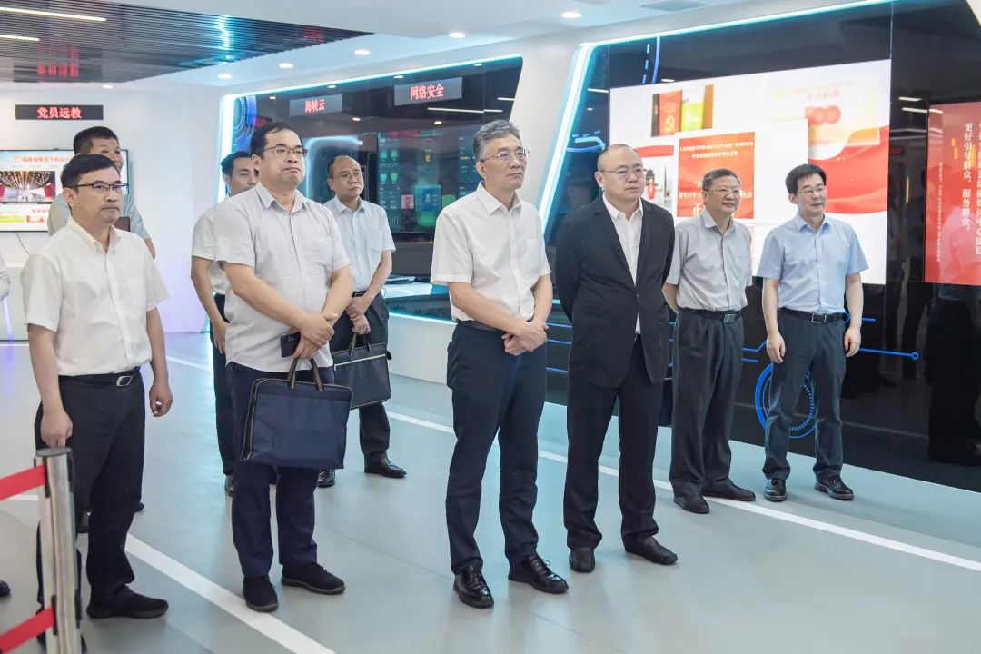 福建信管局一行到福建廣電網(wǎng)絡(luò)、中廣電移動(dòng)福建分公司調(diào)研廣電5G建設(shè)工作